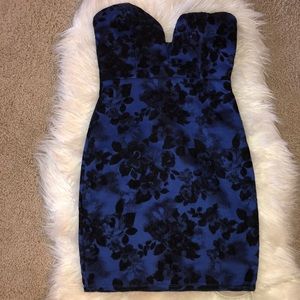 Floral Mini dress 💓 Solemio Los Angeles ✨